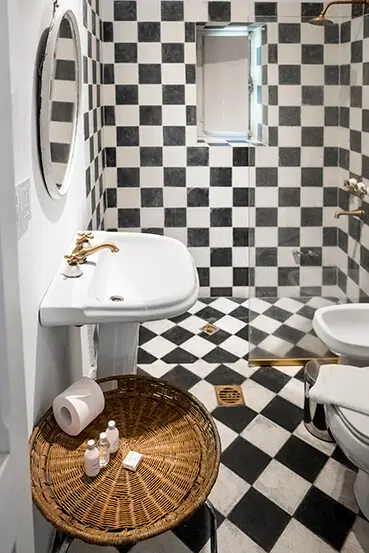 Baño de Casona de adobe de Postales del Nunca Jamás.